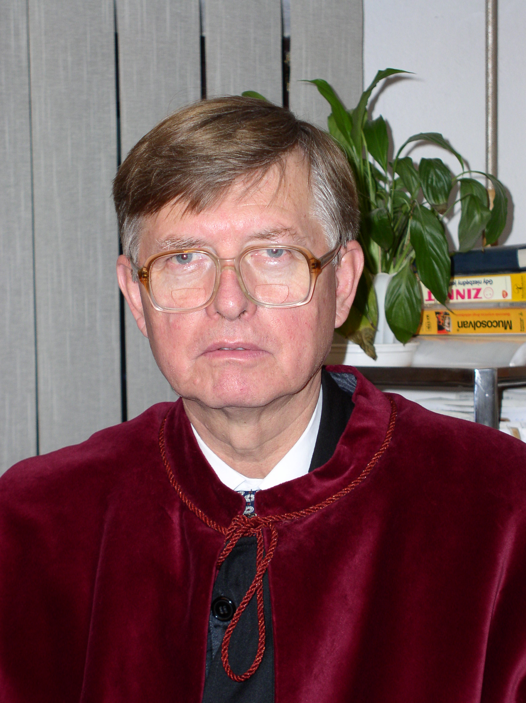 Dr. Tomasz Karski